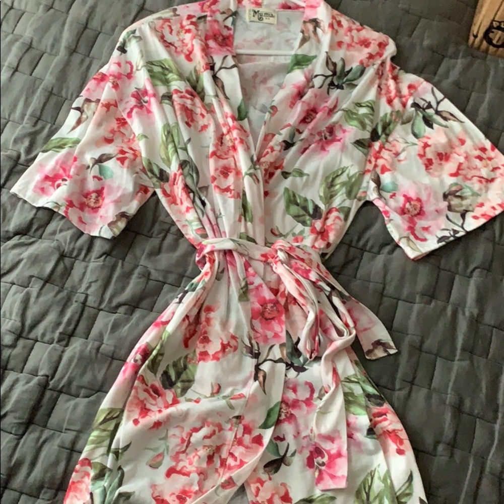 🖤😍 Floral Print Spring Robe 😍🖤 - Picture 2 of 4